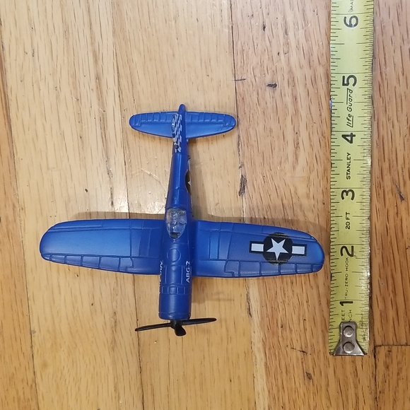 Maisto F4U-1D Corsair with stand - Picture 8 of 11